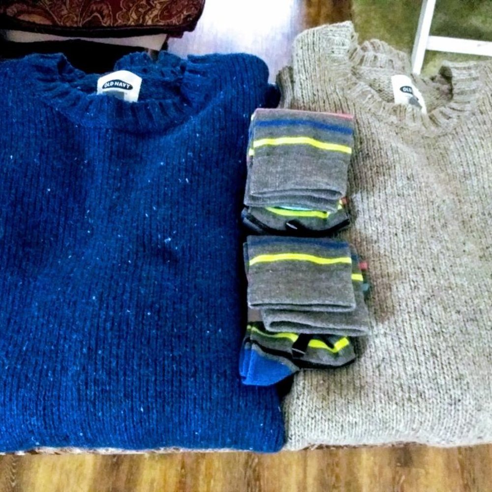 Men's Crew Neck Flecked Sweaters w/Socks!!